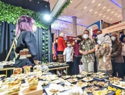 UMKM SURABAYA BANGKIT, WALI KOTA ERI GANDENG DESAINER HINGGA WAJIBKAN ASN GUNAKAN PRODUK UMKM