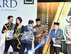 Gus Muhdlor Dinobatkan Sebagai Tokoh Penggerak Pembangunan Infrastruktur Sidoarjo