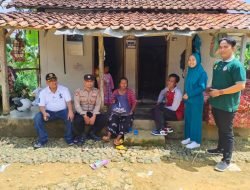 Berbagi Dengan Kaum Duafa, Camat Robatal Patut Di Acungi Jempol !!