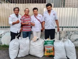 Ketua RW 8 Dharma Rakyat Surabaya Sumbangkan Baju Bekas Melalui Ormas ALDERA