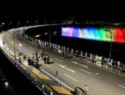 PEMKOT BUKA KEMBALI WISATA AIR MANCUR MENARI DI JEMBATAN SUROBOYO