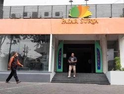 PEMKOT SURABAYA BUKA REKRUTMEN DIREKTUR PEMBINAAN PEDAGANG PD PASAR SURYA