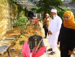 Ziarah ke Makam PMI Asal Jatim Korban Covid-19 di Hong Kong, Gubernur Khofifah Bangunkan Batu Nisan