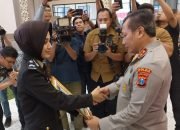 Kapolda Jatim Berikan Penghargaan Kepada Briptu Tiara Alumni Terbaik Akpol Turki