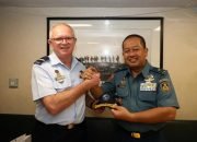 KUNJUNGAN PERWIRA BINTAL TNI AL DI KAPAL PERANG HMAZ ANZAC ROYAL AUSTRALIAN NAVY