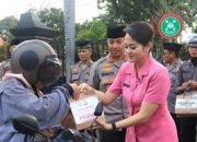 Ramadhan Berkah, Polres Kediri Kota dan Bhayangkari Berbagi Takjil Berbuka Puasa