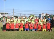 Laga Persahabatan Sepak Bola Kades Se- kecamatan Waru untuk Menjaga Stamina dan Silaturahmi