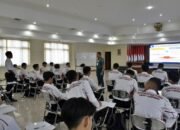 KOMANDAN STTAL MEMBERIKAN PEMBEKALAN KEPADA MAHASISWA PPNS