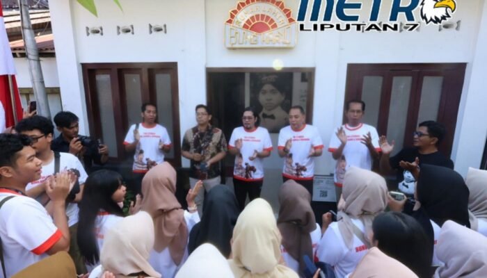 Tur Literasi Bung Karno, Wali Kota Eri Cahyadi Ajak Ratusan Pelajar Teladani Jejak Sejarah di Surabaya dan Blitar